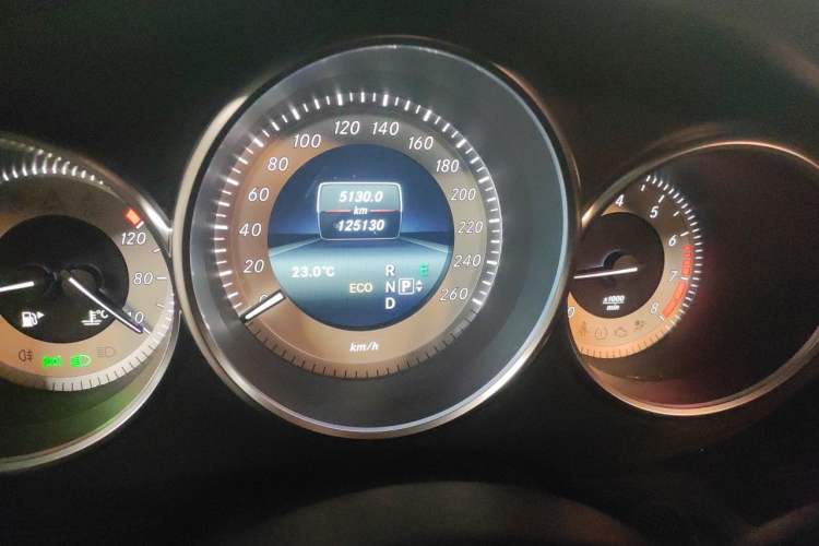 Used Mercedes-Benz CLS 2015 CLS 260 Odometer Close Up