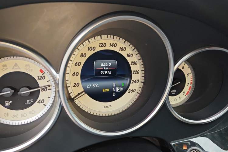 Used Mercedes-Benz CLS 2015 CLS 260 Odometer Close Up