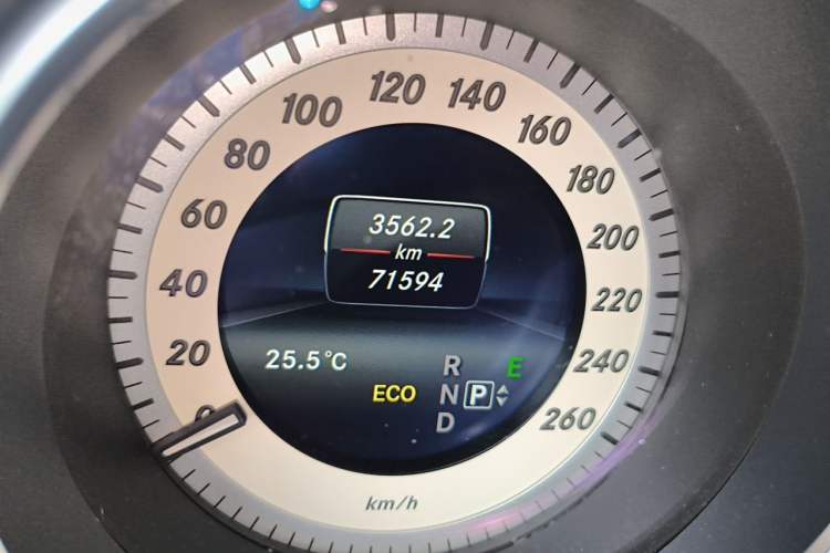 Used Mercedes-Benz CLS 2015 CLS 260 Odometer Close Up