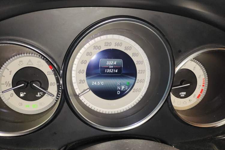 Used Mercedes-Benz CLS 2015 CLS 320 Odometer Close Up
