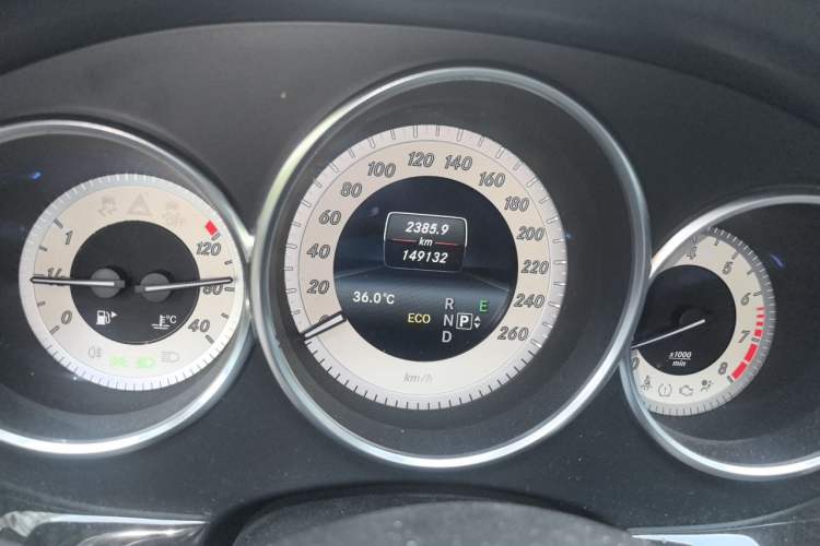 Used Mercedes-Benz CLS 2015 CLS 320 Odometer Close Up