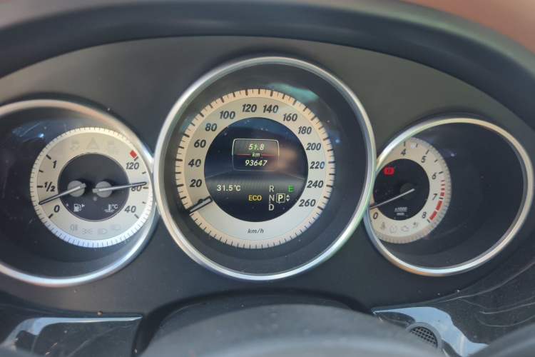 Used Mercedes-Benz CLS 2015 CLS 320 Odometer Close Up