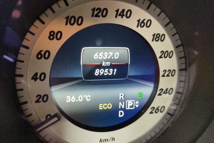 Used Mercedes-Benz CLS 2015 CLS 320 Odometer Close Up