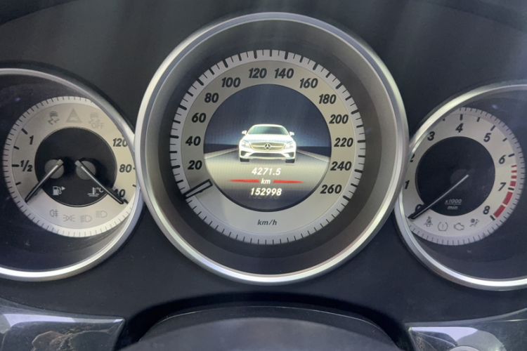 Used Mercedes-Benz CLS 2015 CLS 320 Odometer Close Up