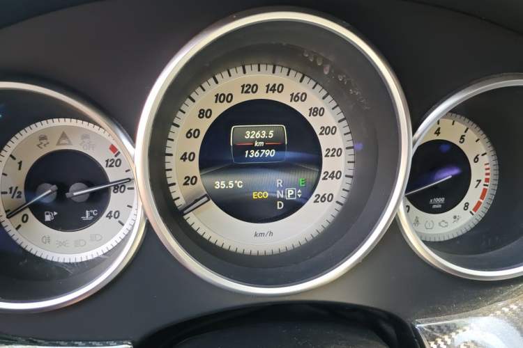 Used Mercedes-Benz CLS 2015 CLS 260 Odometer Close Up