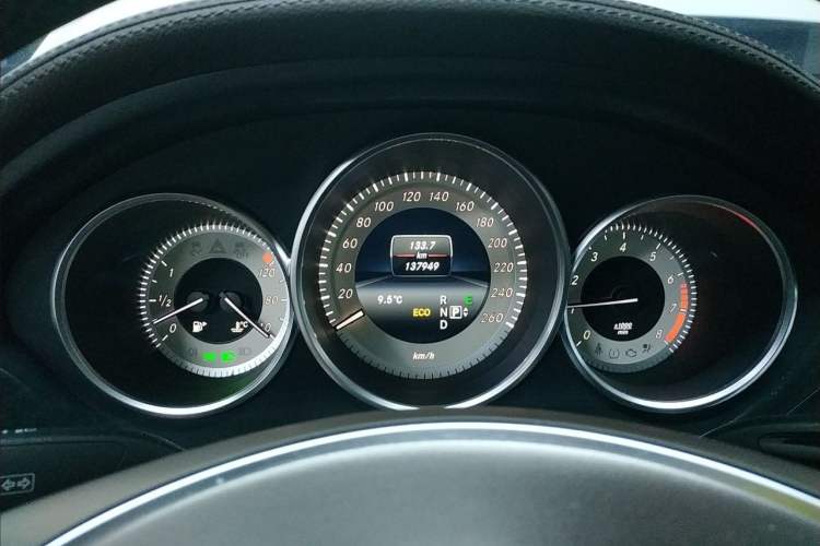 Used Mercedes-Benz CLS 2015 CLS 260 Odometer Close Up