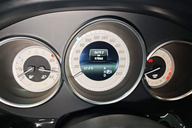 Used Mercedes-Benz CLS 2015 CLS 320 Odometer Close Up