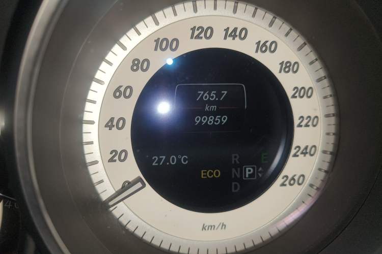 Used Mercedes-Benz CLS 2015 CLS 260 Odometer Close Up