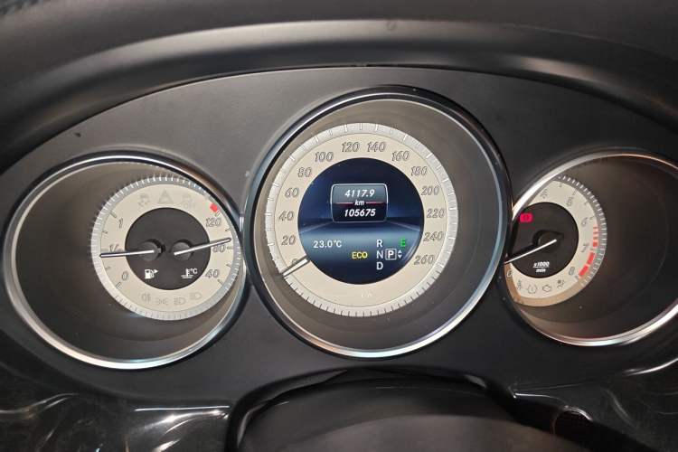 Used Mercedes-Benz CLS 2015 CLS 320 Odometer Close Up