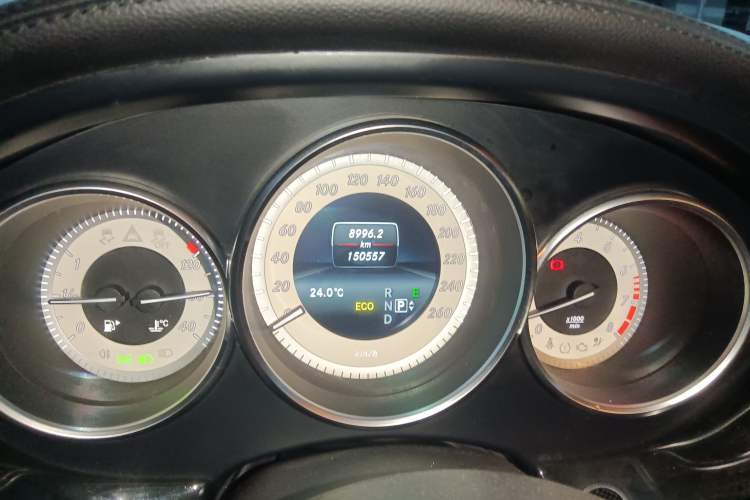 Used Mercedes-Benz CLS 2015 CLS 260 Odometer Close Up