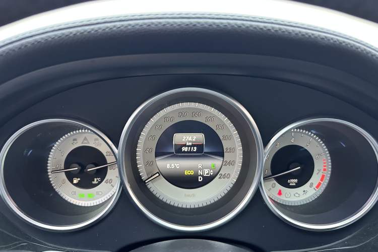 Used Mercedes-Benz CLS 2015 CLS 260 Odometer Close Up