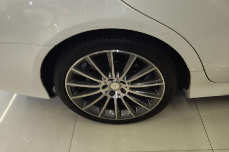Used Mercedes-Benz CLS 2015 CLS 400 4MATIC Right Rear Wheel Hub