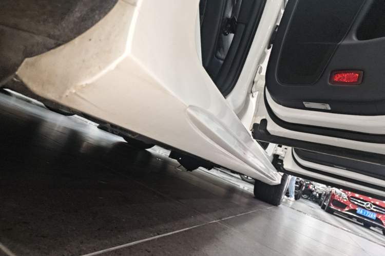 Used Mercedes-Benz CLS 2015 CLS 260 Right Side Sill