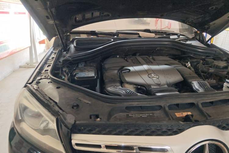 Used Mercedes-Benz CLS  Engine Bay Right