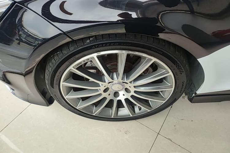 Used Mercedes-Benz CLS 2016 CLS 320 Elegant Edition Left Front Wheel Hub