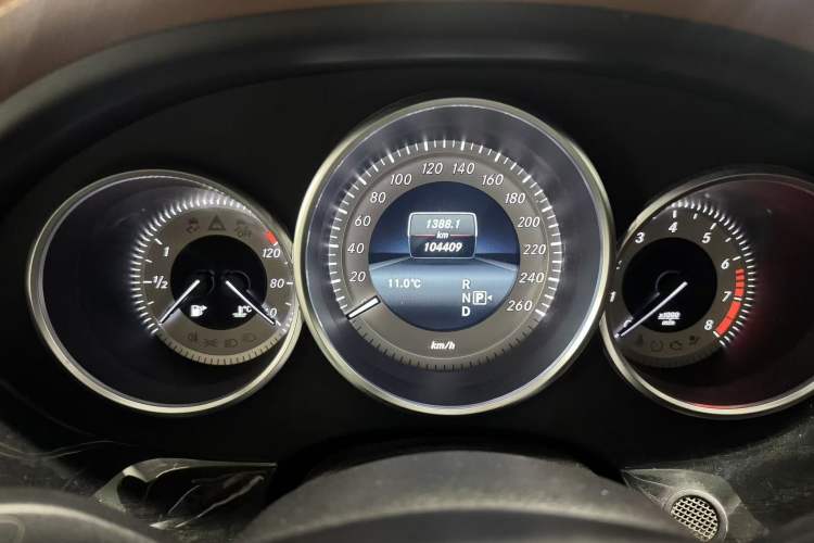 Used Mercedes-Benz CLS 2016 CLS 260 Elegant Edition Odometer Close Up