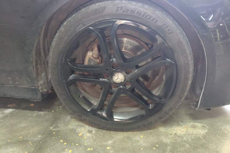Used Mercedes-Benz CLS 2016 CLS 260 Elegant Edition Right Front Wheel Hub