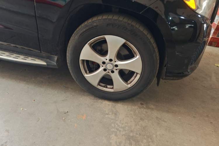 Used Mercedes-Benz CLS  Right Front Wheel Hub