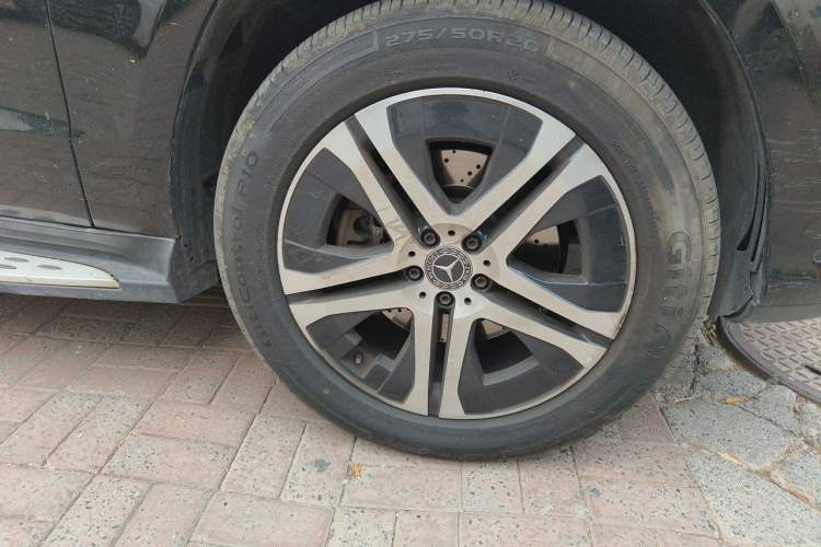 Used Mercedes-Benz CLS  Right Front Wheel Hub