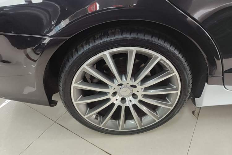 Used Mercedes-Benz CLS 2016 CLS 320 Elegant Edition Right Rear Wheel Hub