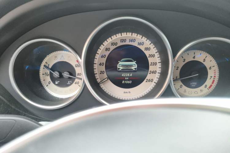 Used Mercedes-Benz CLS 2016 CLS 260 Elegant Edition Odometer Close Up