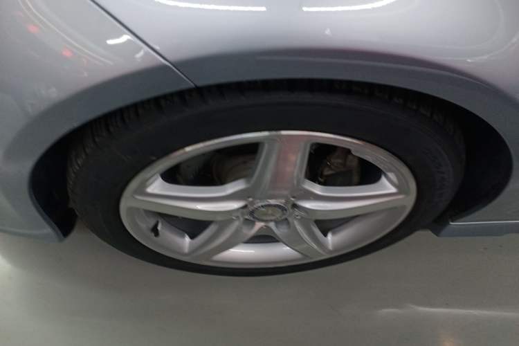 Used Mercedes-Benz CLS 2016 CLS 260 Elegant Edition Left Front Wheel Hub