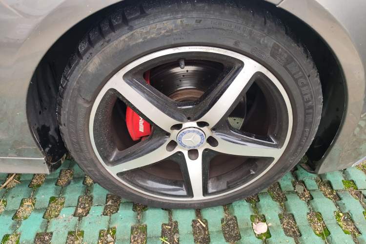 Used Mercedes-Benz CLS 2016 CLS 260 Elegant Edition Right Front Wheel Hub