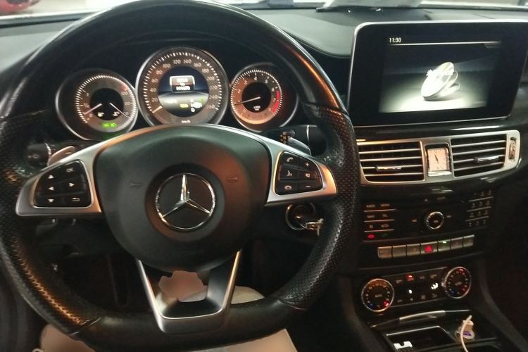 Used Mercedes-Benz CLS 2016 CLS 260 Shooting Brake Center Console