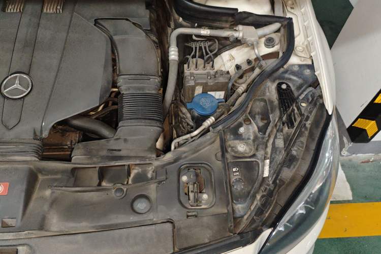 Used Mercedes-Benz CLS 2016 CLS 320 Elegant Edition Engine Bay Left