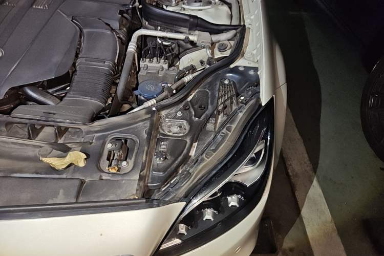 Used Mercedes-Benz CLS 2016 CLS 320 Elegant Edition Engine Bay Left