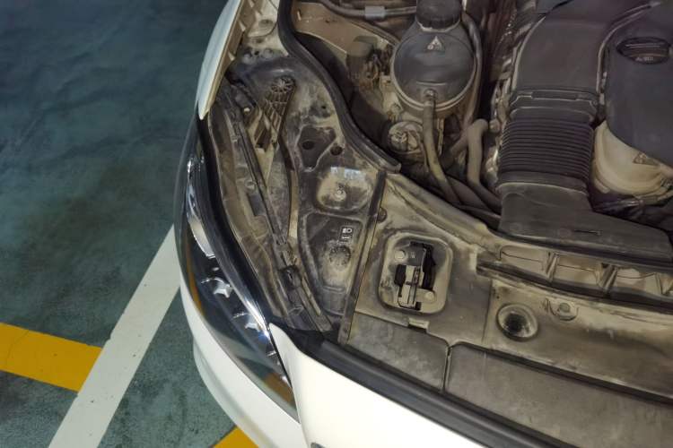 Used Mercedes-Benz CLS 2016 CLS 320 Elegant Edition Engine Bay Right