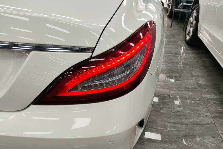 Used Mercedes-Benz CLS 2016 CLS 260 Elegant Edition Exterior 6