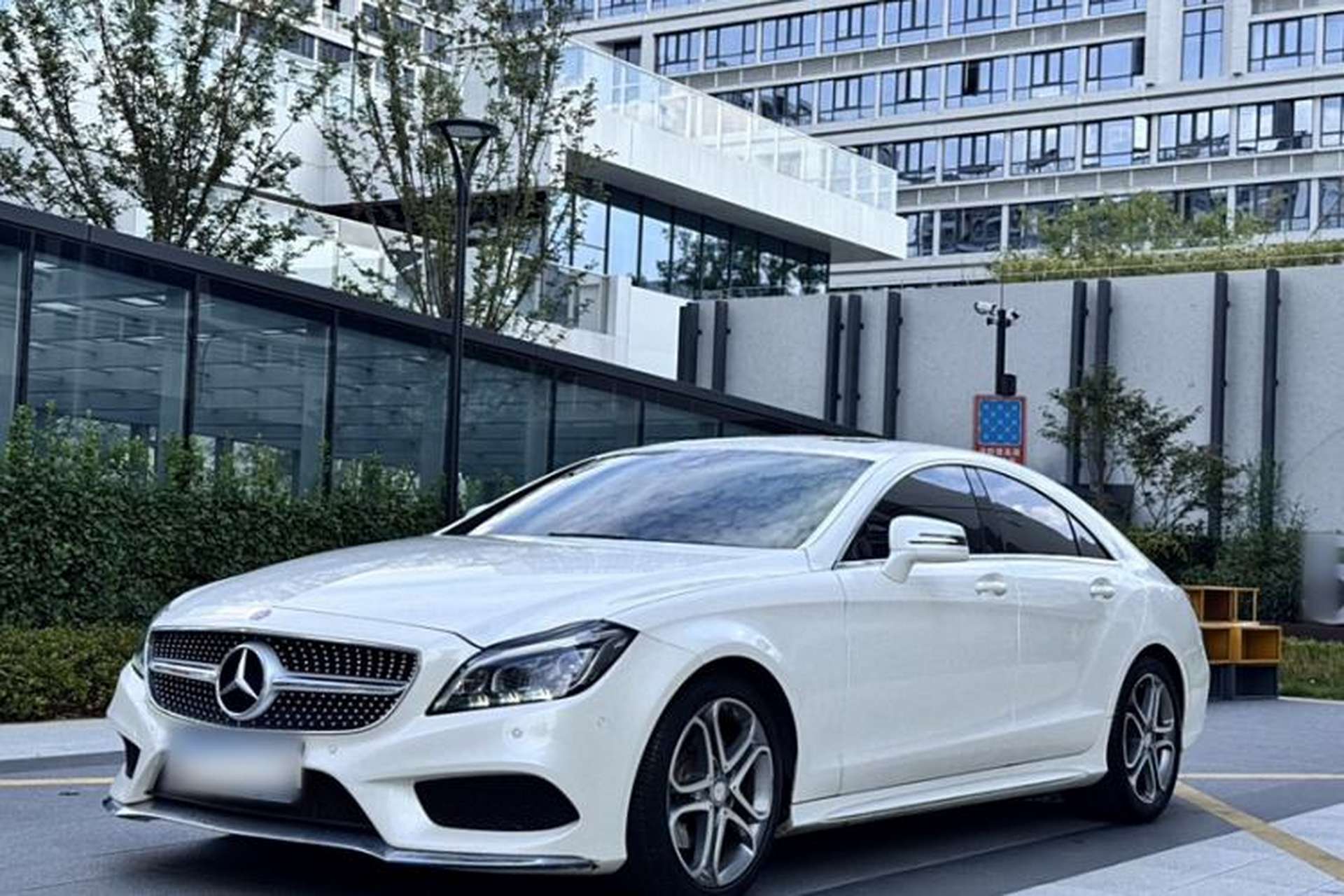 Used Mercedes-Benz CLS 2016 CLS 260 Elegant Edition Front Left 45 Deg