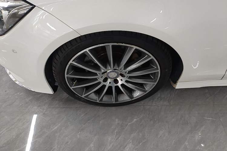 Used Mercedes-Benz CLS 2016 CLS 320 Elegant Edition Left Front Wheel Hub
