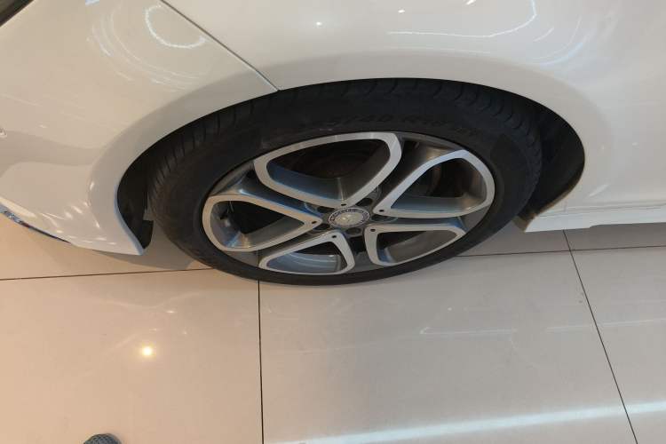 Used Mercedes-Benz CLS 2016 CLS 260 Elegant Edition Left Front Wheel Hub