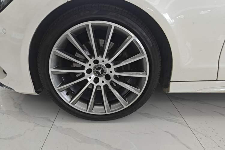 Used Mercedes-Benz CLS 2016 CLS 260 Elegant Edition Left Front Wheel Hub