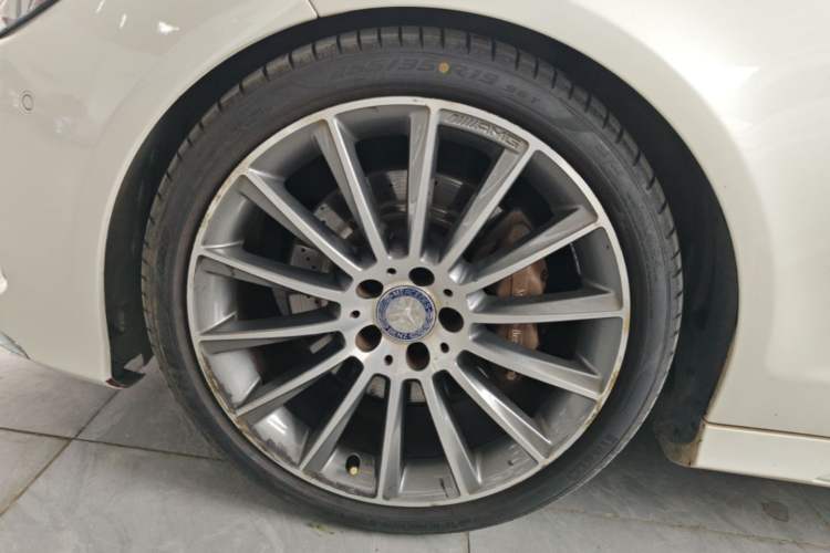 Used Mercedes-Benz CLS 2016 CLS 320 Elegant Edition Left Front Wheel Hub