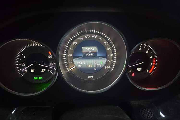 Used Mercedes-Benz CLS 2016 CLS 260 Elegant Edition Odometer Close Up