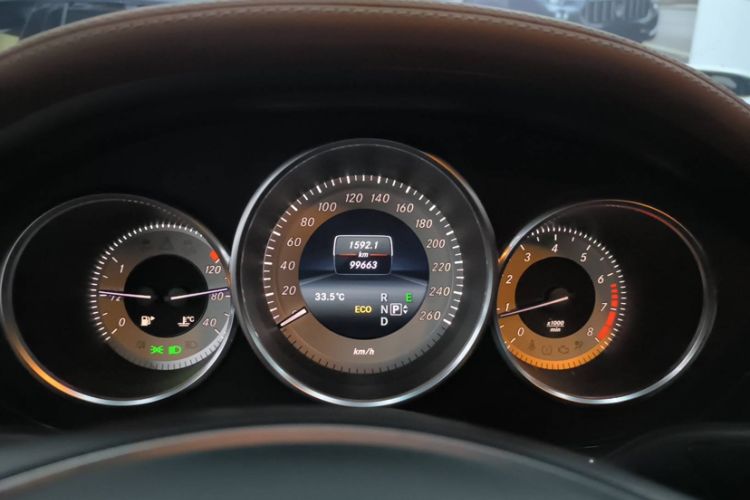 Used Mercedes-Benz CLS 2016 CLS 260 Elegant Edition Odometer Close Up