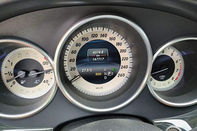Used Mercedes-Benz CLS 2016 CLS 260 Elegant Edition Odometer Close Up