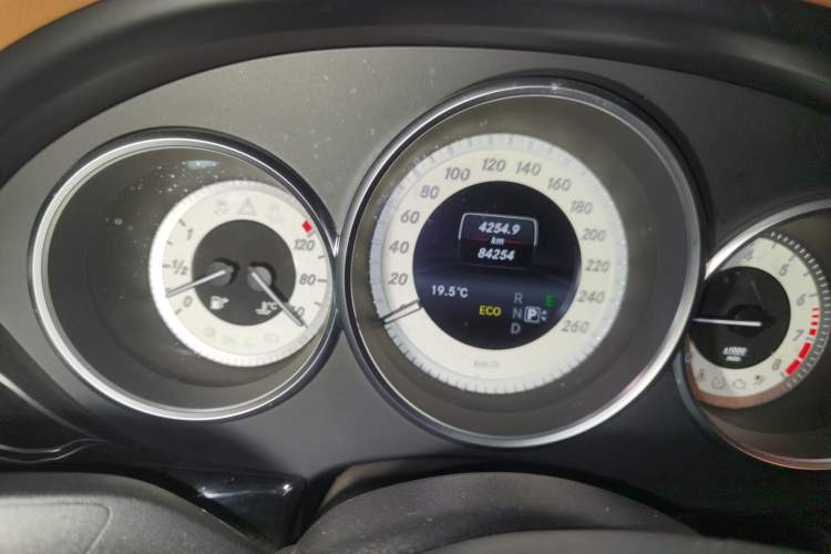 Used Mercedes-Benz CLS 2016 CLS 320 Elegant Edition Odometer Close Up