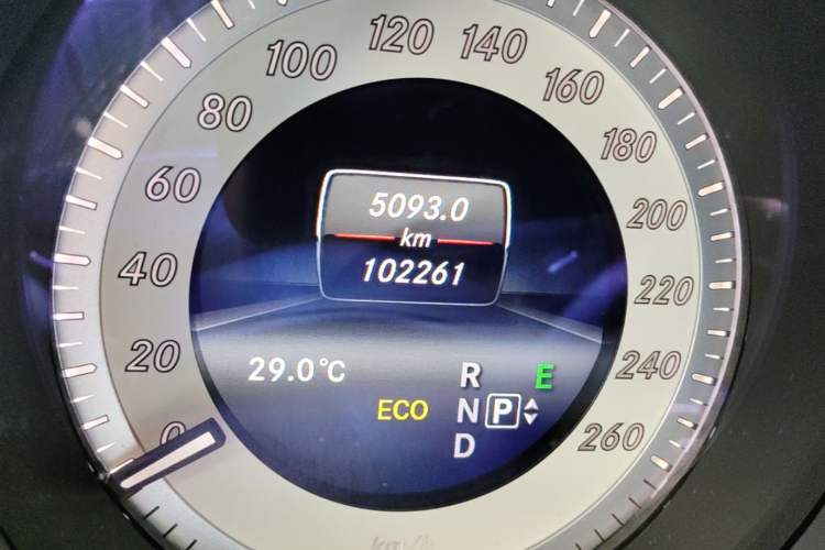 Used Mercedes-Benz CLS 2016 CLS 260 Elegant Edition Odometer Close Up