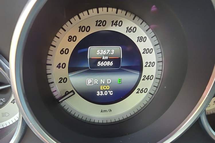Used Mercedes-Benz CLS 2016 CLS 320 Elegant Edition Odometer Close Up