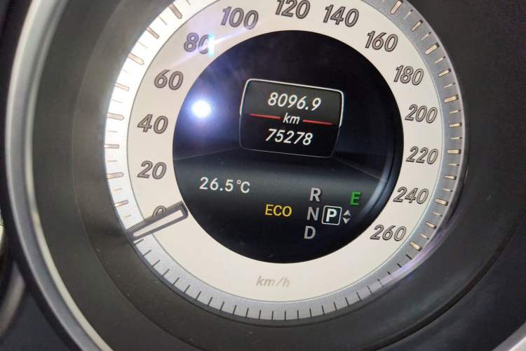 Used Mercedes-Benz CLS 2016 CLS 260 Elegant Edition Odometer Close Up