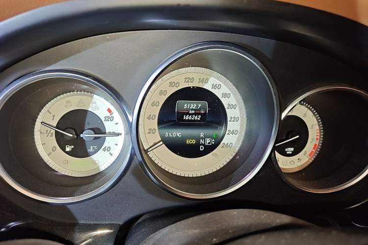 Used Mercedes-Benz CLS 2016 CLS 320 Elegant Edition Odometer Close Up