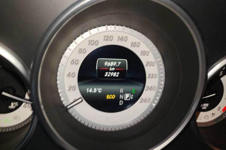 Used Mercedes-Benz CLS 2016 CLS 260 Elegant Edition Odometer Close Up