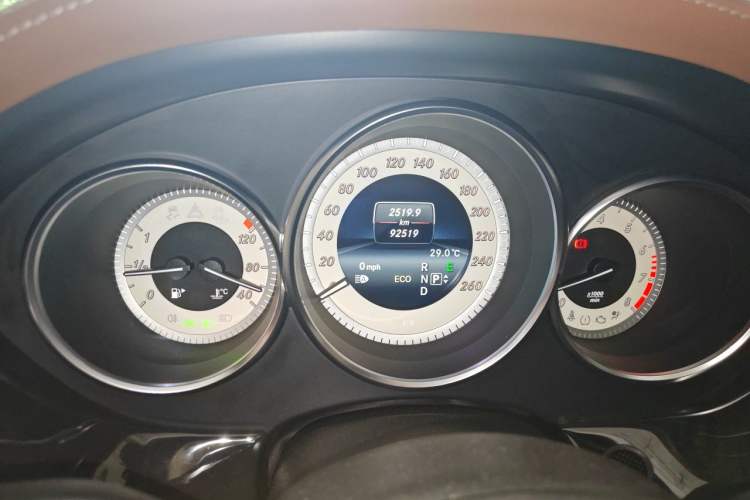 Used Mercedes-Benz CLS 2016 CLS 400 4MATIC Elegant Edition Odometer Close Up