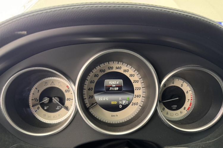 Used Mercedes-Benz CLS 2016 CLS 260 Elegant Edition Odometer Close Up