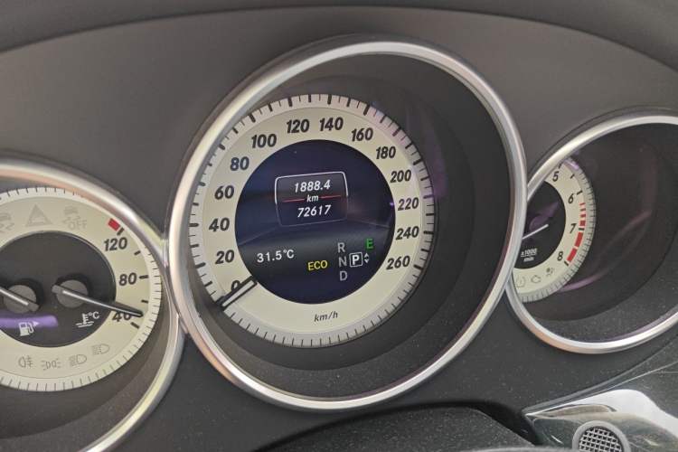 Used Mercedes-Benz CLS 2016 CLS 320 Elegant Edition Odometer Close Up