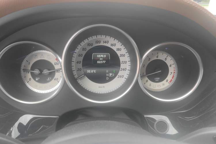 Used Mercedes-Benz CLS 2016 CLS 260 Shooting Brake Odometer Close Up